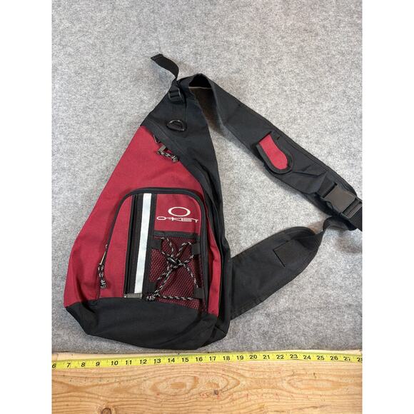 Vintage Y2K Oakley One Shoulder Training Bag Red Black Adjustable Crossbody - Picture 2 of 4